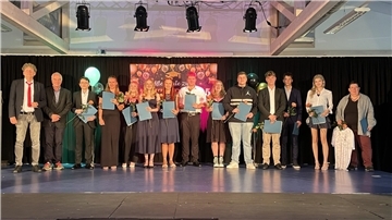 Die stolzen Abiturienten der Zinzendorfschule