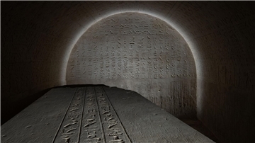 Die Südwand der Grabkammer und der Deckel des Sarkophags von Djehutiemhet: Tschechische Forscher haben ein reich verzierte Grab entdeckt.