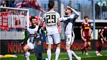 Die SV Elversberg mischt nach einem klaren Sieg gegen Jahn Regensburg weiter im Aufstiegskampf der 2. Bundesliga mit.