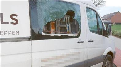 Dreister Werkzeug-Diebstahl aus Transporter in Zeven Handwerker-Transporter