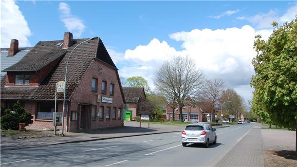 Die Tage von Scheper‘s Gasthof in Köhlen sind gezählt: Die Stadt hat das Gelände gekauft und wird das Gebäude im Juli abreißen. Ob an dieser Stelle ein neues Feuerwehrgebäude entstehen wird, ist derzeit noch nicht entschieden.
