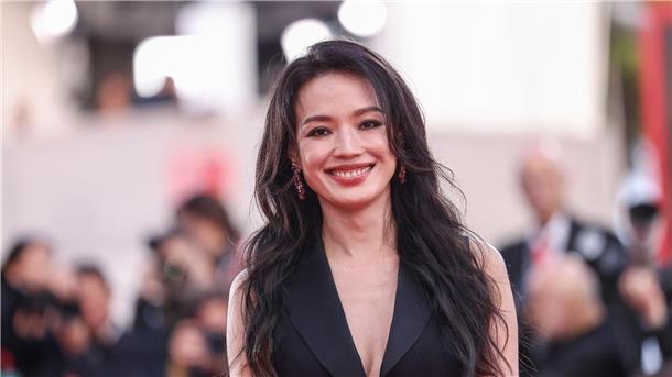 Die taiwanesische Schauspielerin Shu Qi, die in diesem Jahr Jurymitglied ist, begann ihre Karriere als Model.