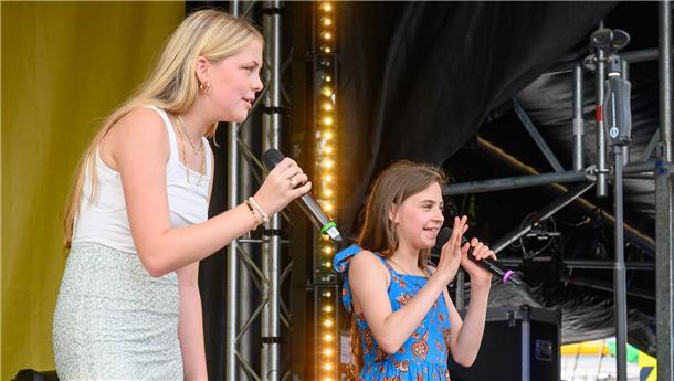 Die The-Voice-Kids-Gewinnerin von 2022, Georgia Balke, begeisterte auf der Radio Bremen-Bühne im Duett mit der jungen Sängerin Zenzi Kliebisch.