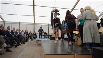 Beim Festakt trat auch die Theater-AG der Waldschule Hagen-Beverstedt auf. 