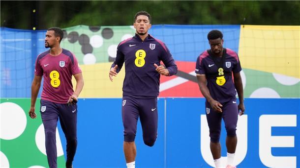 Vor Achtelfinale: England trainiert ohne drei Stammkräfte Die Three Lions beginnen die Vorbereitung auf das Achtelfinale mit drei Ausfällen.
