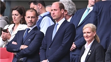 Die Three Lions erhalten in Berlin die Unterstützung von Prinz William (m.).