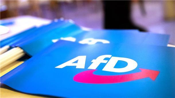 Journalist am Rande von AfD-Veranstaltung angegriffen Die Thüringer AfD wird vom Landesverfassungsschutz als gesichert rechtsextremistisch eingestuft und beobachtet.