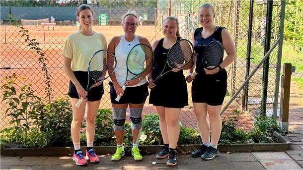 (von links) Joana Wiemers, Katharina Bultmann, Jana Okrey und Vivien Zobel