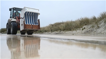 Die Tourismusbetriebe an der niedersächsischen Nordseeküste und auf den Ostfriesischen Inseln bereiten sich auf die neue Urlaubssaison vor.