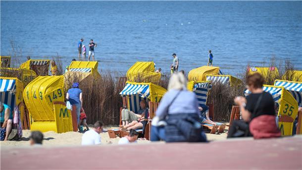Die Touristen sind nach dem Corona-Lockdown wieder in Cuxhaven. Viele nutzten das gute Wetter zu Pfingsten für einen Trip an die Nordsee.