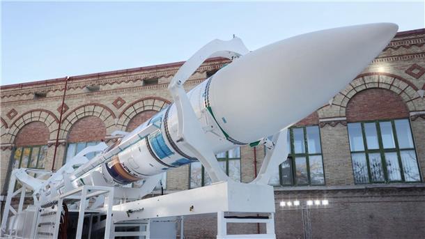 Erfolgreicher Jungfernflug von Startup-Rakete Die Träger-Rakete „Miura 1“ wird auf der Esplanade des Nationalen Museums für Naturwissenschaften in Madrid präsentiert.