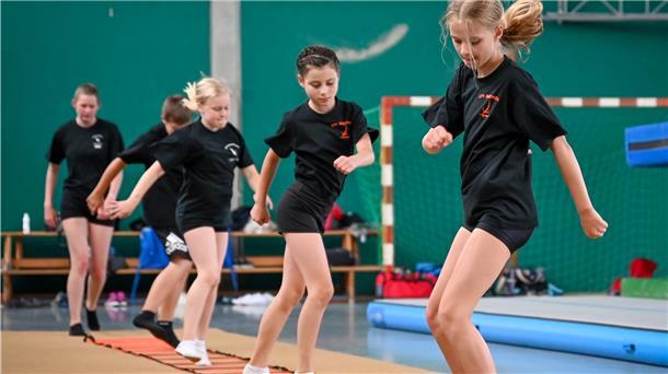 Die Trampoliner des Leistungszentrums Bremerhaven dürfen seit längerem wieder trainieren. Die meisten Wettkämpfe sind aber abgesagt.