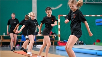 Die Trampoliner des Leistungszentrums Bremerhaven dürfen seit längerem wieder trainieren. Die meisten Wettkämpfe sind aber abgesagt.