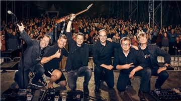Die Tribute-Band Dire Strats ist beim Musiksommer zu hören.