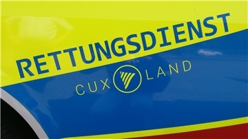 Eine Aufschrift mit dem Wort "Rettungsdienst Cuxland"