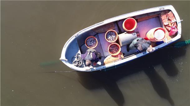 Fischereiamt bekommt neues Zuhause Die Überwachung der Fischerei auf der Weser bis Bremen gehört auch zu den Aufgaben des Fischereiamts. Weil der bisherige Dienstsitz sanierungsbedürftig ist, bezieht die Behörde im Fischereihafen ein anderes Gebäude in der Nachbarschaft.