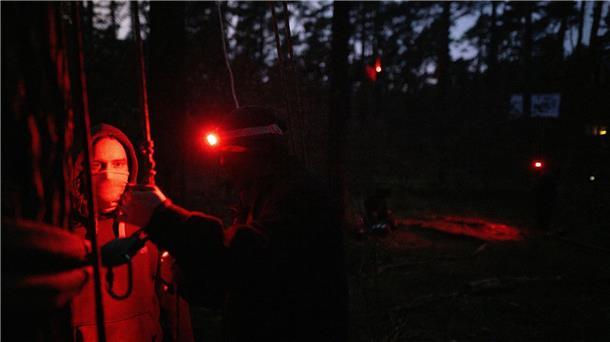 Protest gegen Tesla: Waldbesetzung soll lange dauern Die Umweltschützer kritisieren neben der geplanten Rodung von Wald auch den Abbau von Lithium für Batterien.
