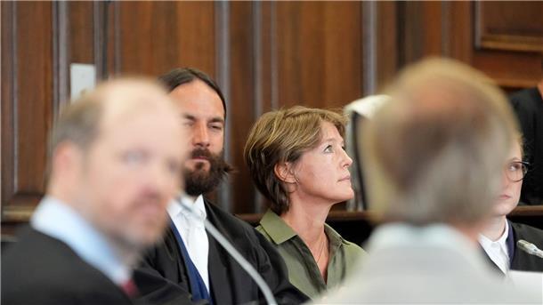 Block-Prozess: Schlagabtausch und Schuldzuweisungen Die Unternehmerin Christina Block stellt sich als Angeklagte den Fragen des Hamburger Landgerichts.