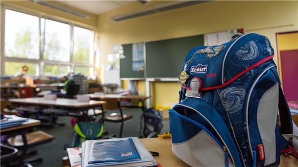 Wegen Lehrkräftemangel: Schule führt Vier-Tage-Woche ein Die Unterrichtsversorgung an den niedersächsischen Schulen sank laut Kultusministerin Julia Willie Hamburg auf den niedrigsten Wert seit Beginn der Statistik vor 20 Jahren.