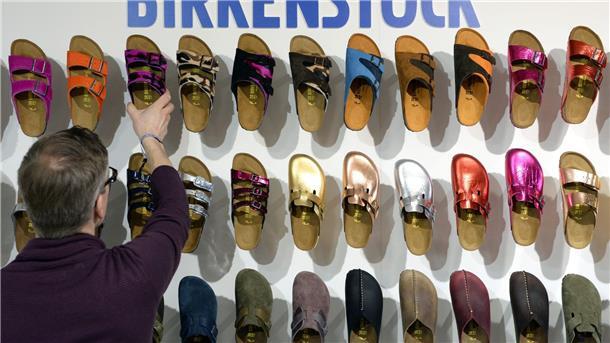 Birkenstock rutscht auf New Yorker Börsenparkett aus Die Ursprünge von Birkenstock reichen nach Unternehmensangaben bis ins Jahr 1774 zurück.