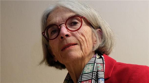 Die US-amerikanische Schriftstellerin Donna Leon schreibt über ihr Leben, über ihre Mutter und auch über Dackel.