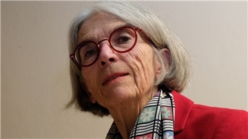 Die US-amerikanische Schriftstellerin Donna Leon schreibt über ihr Leben, über ihre Mutter und auch über Dackel.