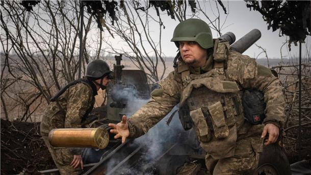 USA erlauben begrenzt Einsatz von US-Waffen in Russland Die USA sind der wichtigste Waffenlieferant für Kiew - daher ist von besonderer Bedeutung, mit welchem Kurs die Amerikaner vorangehen.