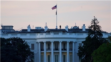 Die verdächtige Substanz war am Sonntag in einem Eingangsbereich im Westflügel der Regierungszentrale in Washington entdeckt worden.