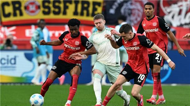 Wirtz fehlt Leverkusen länger - Alonso: Spiel auch für ihn Die verhängnisvolle Szene, die zur Verletzung von Florian Wirtz führte