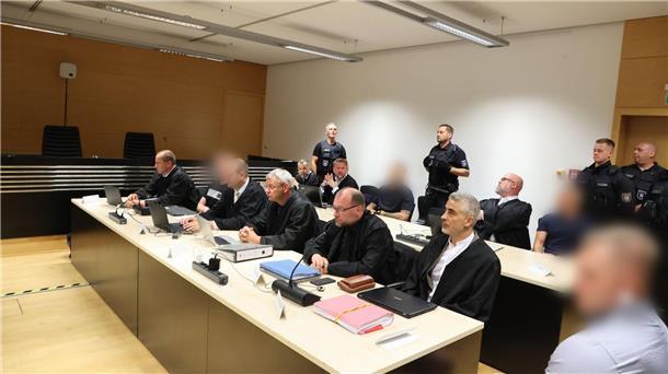 „Knockout 51-Prozess“: Angeklagte schweigen zum Auftakt Die vier Angeklagten sollen laut Anklage des Generalbundesanwalts die Eisenacher Neonazi-Kampfsportgruppe „Knockout 51“ gegründet und dort Mitglieder gewesen sein.