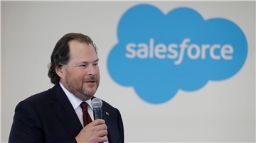 Die Vision von Salesforce-Chef Marc Benioff ist, den Kundendienst mit Hilfe von KI umzukrempeln. (Archivbild)