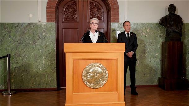 Friedensnobelpreis geht an osteuropäische Menschenrechtler Die Vorsitzende des Nobelkomitees, Berit Reiss-Andersen, verkündet in Oslo die diesjährigen Gewinner des Friedensnobelpreises.