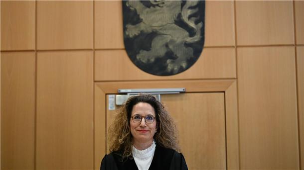 Wende im Sommermärchen-Prozesses: Gericht für Einstellung Die Vorsitzende Richterin Eva-Marie Distler schlägt die Einstellung des Verfahrens gegen Ex-DFB-Präsident Theo Zwanziger vor.