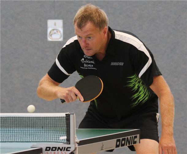 Werner Dorn spielt Tischtennis für den TTC Waddens