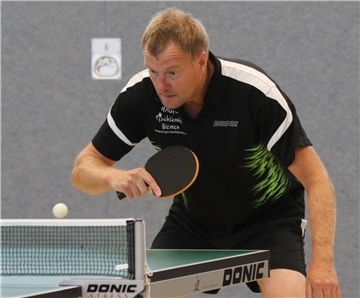 Werner Dorn spielt Tischtennis für den TTC Waddens