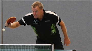Werner Dorn spielt Tischtennis für den TTC Waddens