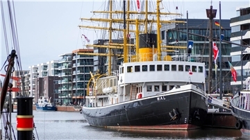 Die „Wal“ liegt im Neuen Hafen von Bremerhaven.
