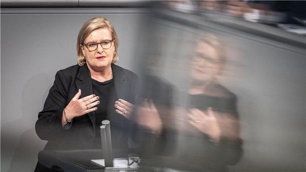 Högl fordert Bürgerrat zur Wehrpflicht-Debatte Die Wehrpflicht könne in ein Gesellschaftsjahr nach schwedischem Vorbild eingebettet werden, so die Wehrbeauftragte Eva Högl (SPD).