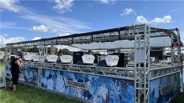 Deichbrand 2023 ohne Bargeld: So seid ihr perfekt auf das Festival vorbereitet Thekenstand