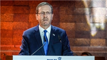 „Die Welt schaut auf uns, unsere Feinde feiern, und unsere Freunde sind besorgt. Ich werde gefragt, was los ist“, sagt Israels Staatspräsident Izchak Herzog.