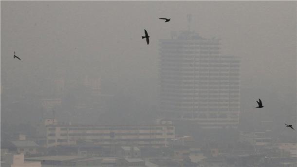 Dicke Luft in Chiang Mai: Extrem-Smog in Touristenstadt Die weltberühmte Tempelstadt Chiang Mai rangierte in der Statistik der Städte mit der stärksten Luftverschmutzung der Welt wieder an oberster Stelle.