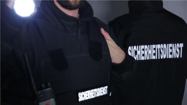 Mitarbeiter eines Sicherheitsdienstes