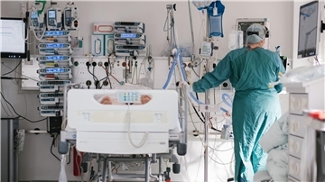 Die Zahl der in Kliniken behandelten Fälle wird Experten zufolge langfristig wegen der alternden Gesellschaft weiter ansteigen.