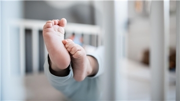 Die Füße eines Babys