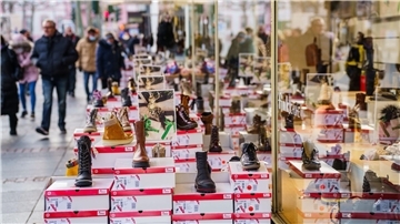 Die Zahl der Schuhgeschäfte in Deutschland hat sich im vergangenen Jahr um 13 Prozent verringert.