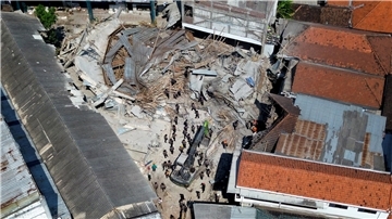 Zahl der Toten nach Schuleinsturz in Indonesien steigt Die Zahl der Toten in Indonesien ist gestiegen.