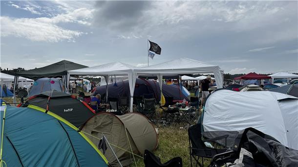 Hurricane-Liveticker: Ein Wahnsinns-Festival geht zu Ende Die Zelte reihen sich aneinander.