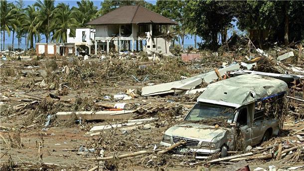 „Das Wasser kommt“: 20 Jahre nach der Tsunami-Katastrophe Die Zerstörungen durch den Tsunami waren gewaltig - auch in der beliebten Urlaubsregion Khao Lak in Thailand. (Archivbild)