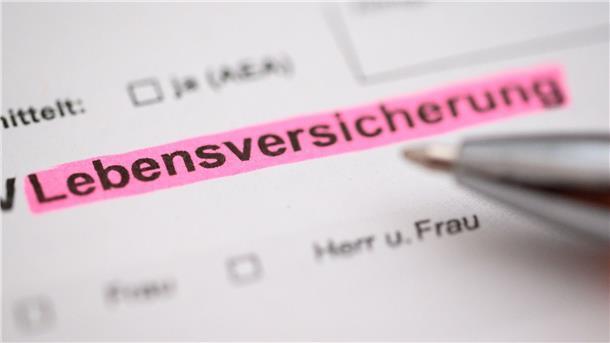 Die Zinsen steigen wieder. Was bedeutet das für die Kunden von Lebensversicherern?