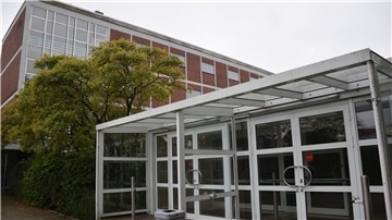 Schule von außen
